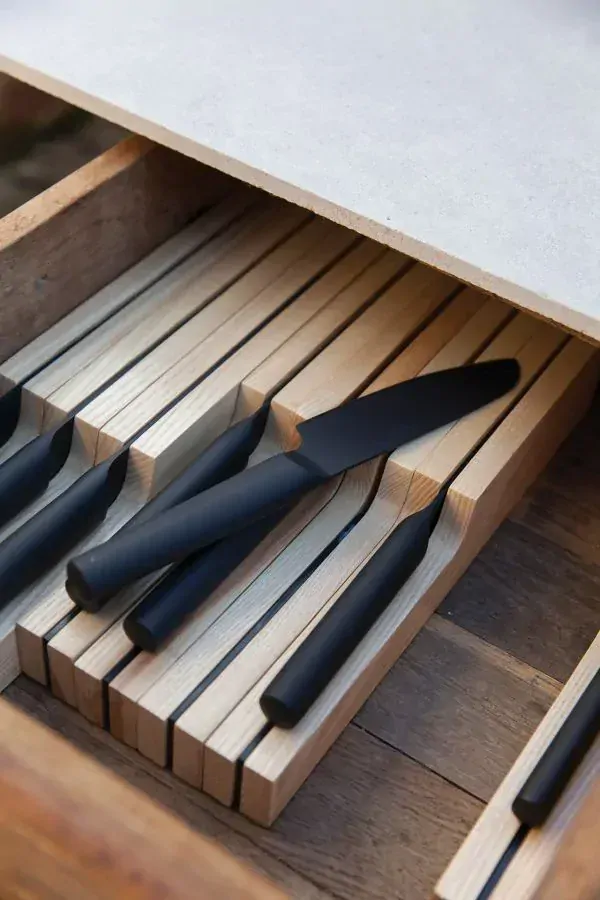 Nôž Kuro na chlieb 23 cm - Essentials