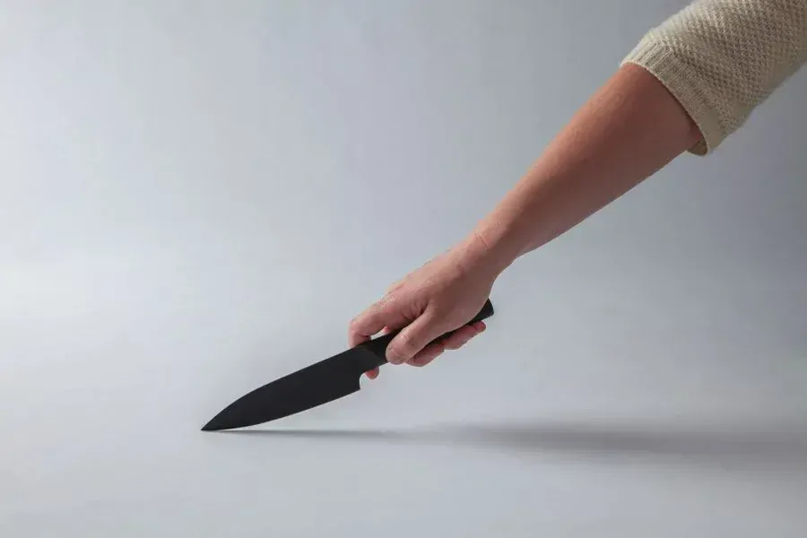 Nôž Kuro šéfkuchára 13 cm - Essentials