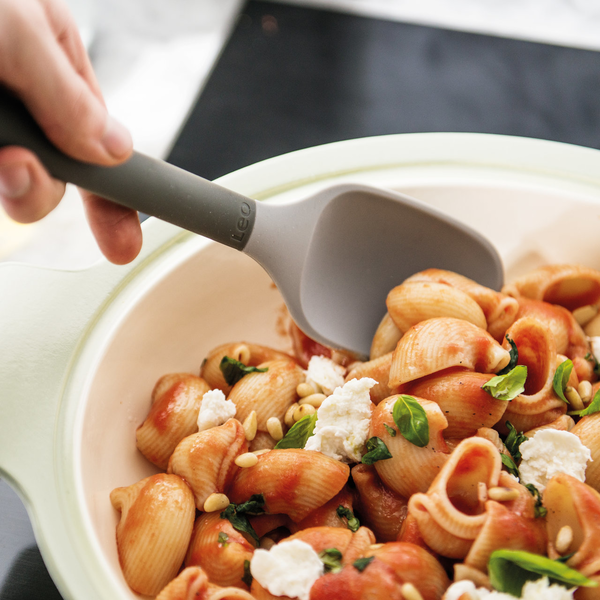 Servírovacia lyžica Leo (šedá)