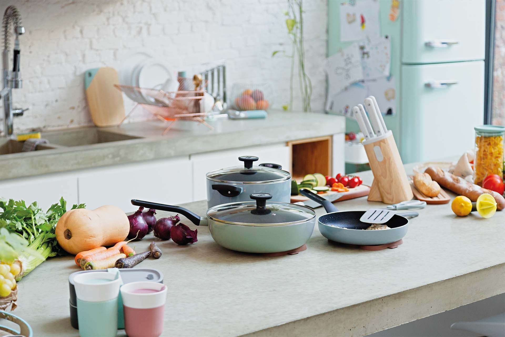 Hrniec s pokrievkou Slate 24 cm