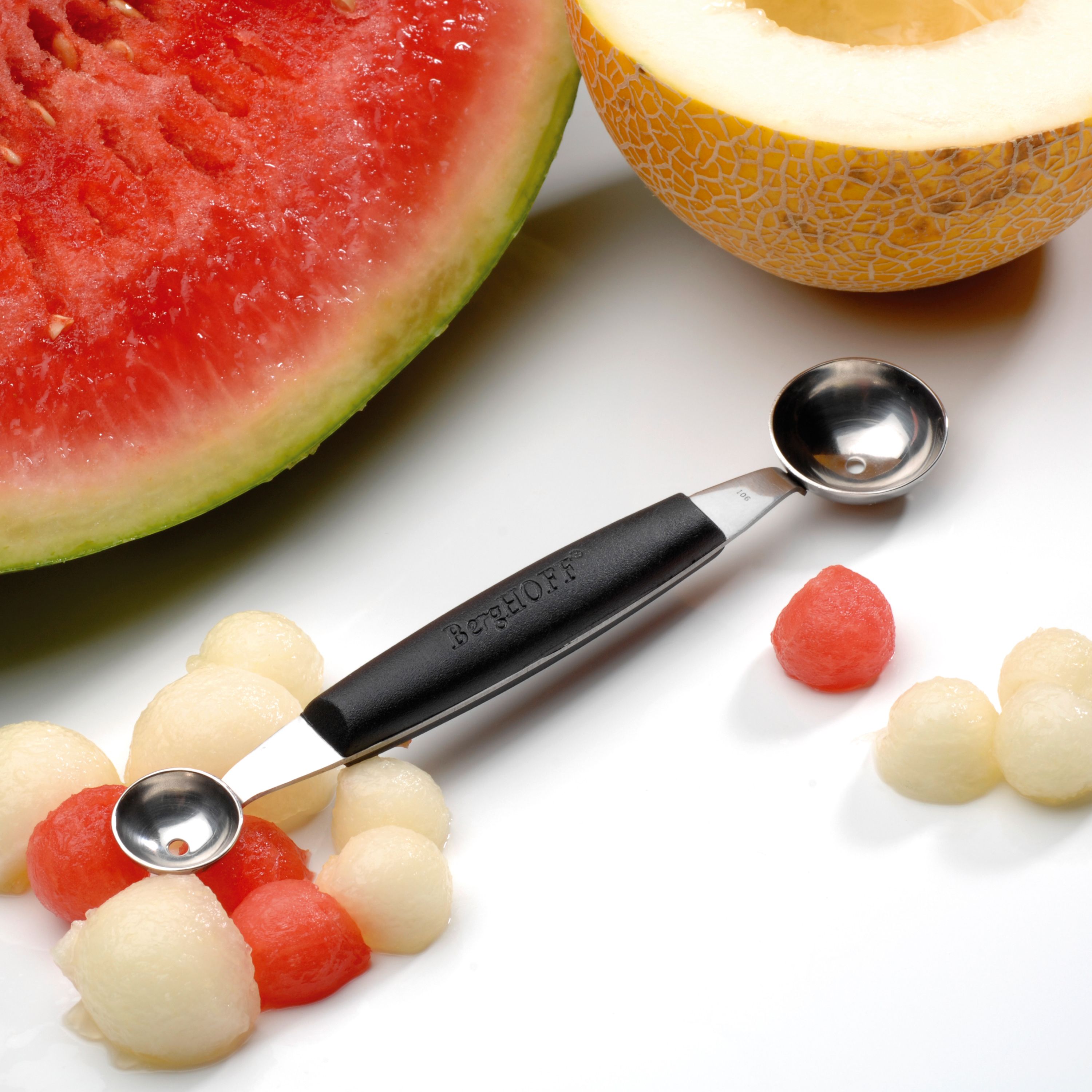 8-dielna sada na vykrajovanie v taške